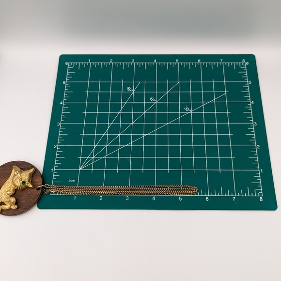 Winking Cat Pendant Wood Base Green Rhinestone Gold Tone Vintage Retro Unsigned - Picture 14 of 15